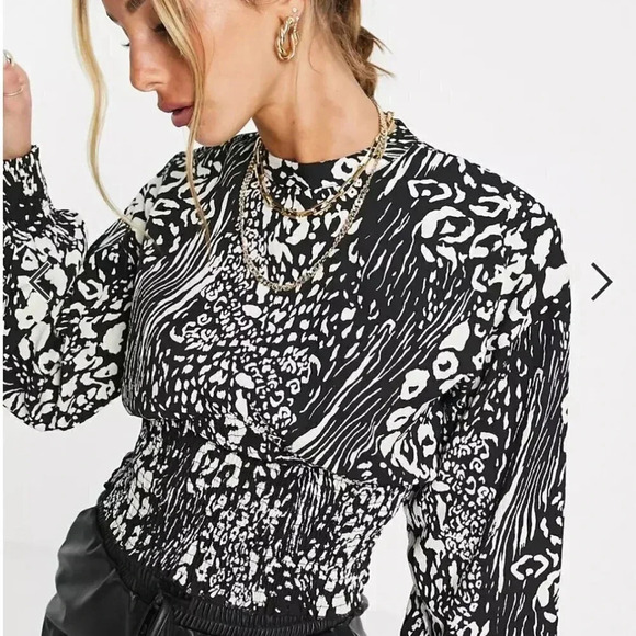 Vero Moda | Abstract Print Shirred Detail Blouse - Size Medium - Picture 4 of 4